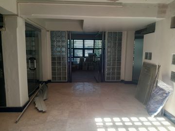 EDIFICIO EN VENTA CON DEPARTAMENTOS RENTADOS, OFICINA Y LOCAL COMERCIAL