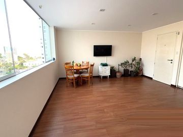 VENDO BONITO DPTO. MUY ILUMINADO CON VISTA AL MAR, A 50 MT. DEL CLUB CRICKET