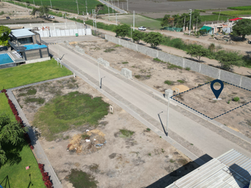 En venta terreno de 204 m2 en Condominio Algarrobos Country Club