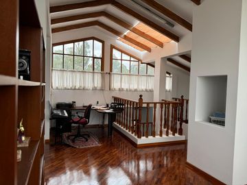 Venta Casa 650 m² Los Chillos (Urbanización San José del Valle)