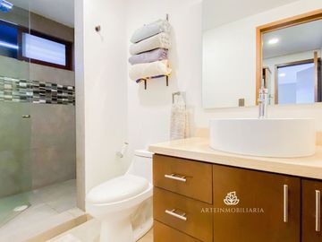 CASA BOSQUE ESMERALDA. 4 REC MODERNA SEGURIDAD JARDIN Y ROOF IMPECABLE