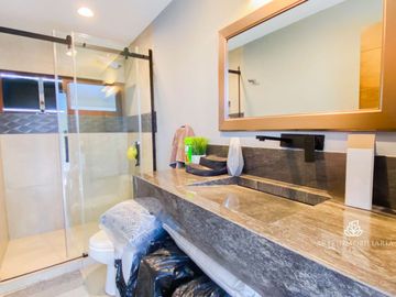 CASA BOSQUE ESMERALDA. 4 REC MODERNA SEGURIDAD JARDIN Y ROOF IMPECABLE
