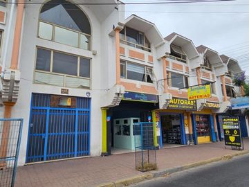 EDIFICIO DE 3 PISOS, UBICADO EN BULNES & LA CONCEPCIÓN QUILLOTA, CERCANO AL CENTRO.