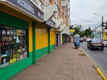 EDIFICIO DE 3 PISOS, UBICADO EN BULNES & LA CONCEPCIÓN QUILLOTA, CERCANO AL CENTRO.