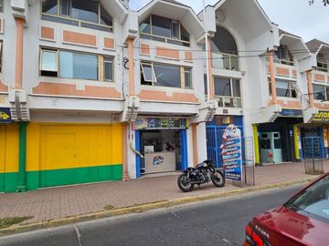EDIFICIO DE 3 PISOS, UBICADO EN BULNES & LA CONCEPCIÓN QUILLOTA, CERCANO AL CENTRO.