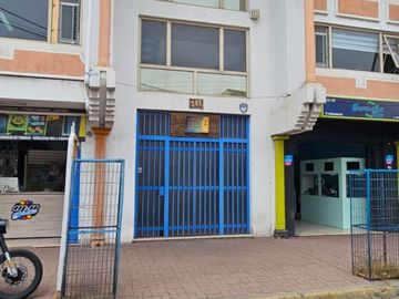 EDIFICIO DE 3 PISOS, UBICADO EN BULNES & LA CONCEPCIÓN QUILLOTA, CERCANO AL CENTRO.