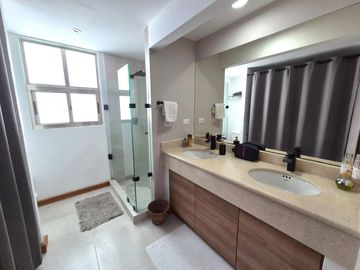 ¡Condominio con Dos Departamentos Amueblados - 4 Recámaras, 4 Baños – Ubicación Privilegiada!