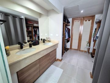 ¡Condominio con Dos Departamentos Amueblados - 4 Recámaras, 4 Baños – Ubicación Privilegiada!