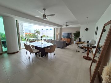 ¡Condominio con Dos Departamentos Amueblados - 4 Recámaras, 4 Baños – Ubicación Privilegiada!