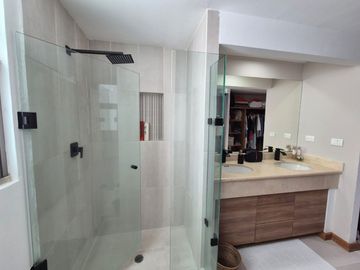 ¡Condominio con Dos Departamentos Amueblados - 4 Recámaras, 4 Baños – Ubicación Privilegiada!