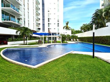 ¡Condominio con Dos Departamentos Amueblados - 4 Recámaras, 4 Baños – Ubicación Privilegiada!
