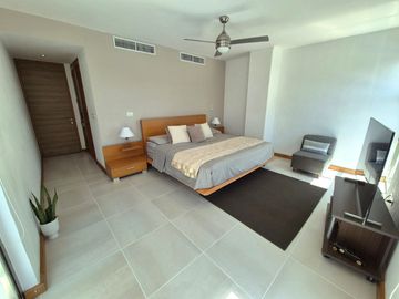 ¡Condominio con Dos Departamentos Amueblados - 4 Recámaras, 4 Baños – Ubicación Privilegiada!