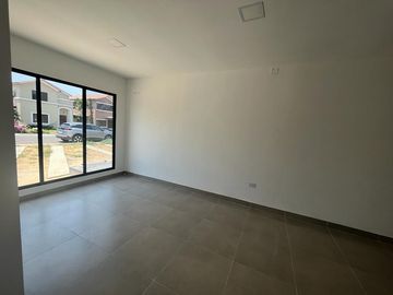 Venta Casa en Ciudad Celeste de Estreno - Samborondón - cerca al Colegio Alemán, Menor - C354