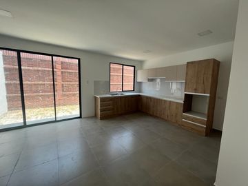 Venta Casa en Ciudad Celeste de Estreno - Samborondón - cerca al Colegio Alemán, Menor - C354