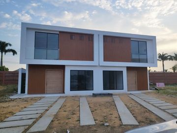 Venta Casa en Ciudad Celeste de Estreno - Samborondón - cerca al Colegio Alemán, Menor - C354