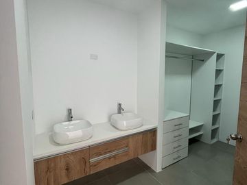 Venta Casa en Ciudad Celeste de Estreno - Samborondón - cerca al Colegio Alemán, Menor - C354