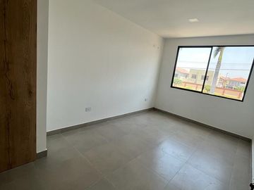 Venta Casa en Ciudad Celeste de Estreno - Samborondón - cerca al Colegio Alemán, Menor - C354