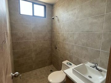Venta Casa en Ciudad Celeste de Estreno - Samborondón - cerca al Colegio Alemán, Menor - C354