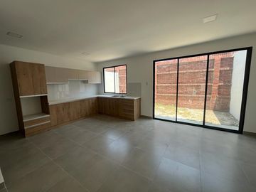 Venta Casa en Ciudad Celeste de Estreno - Samborondón - cerca al Colegio Alemán, Menor - C354