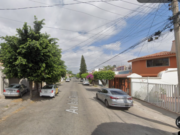 Casa en colonia Jardines de San José Guadalajara, Jalisco. con 3 recamaras y 139m2. Muy cerca de la Escuela Preparatoria No. 13.