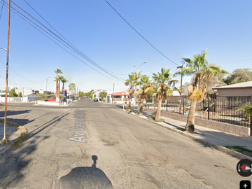 Casa ubicada en colonia Aviación, Mexicali, BC. Con 3 recamaras y 165m2. A unos minutos de Plaza Cachanilla.