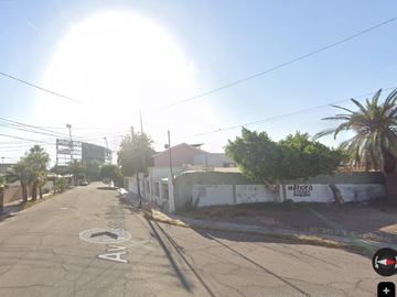 Casa ubicada en colonia Aviación, Mexicali, BC. Con 3 recamaras y 165m2. A unos minutos de Plaza Cachanilla.