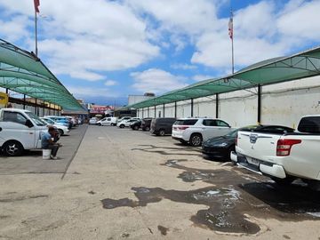TERRENO/ESTACIONAMIENTO Y 2 LOCALES COMERCIALES EN EL CENTRO DE QUILLOTA