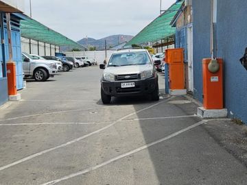 TERRENO/ESTACIONAMIENTO Y 2 LOCALES COMERCIALES EN EL CENTRO DE QUILLOTA