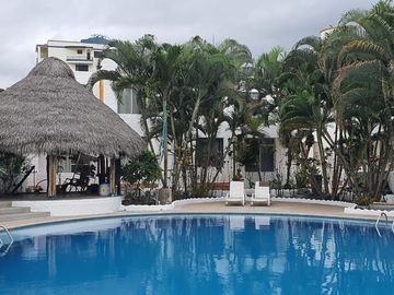 Venta Casa en Tonsupa a dos cuadras de la playa.