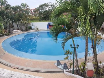 Venta Casa en Tonsupa a dos cuadras de la playa.