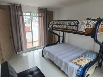 Venta Casa en Tonsupa a dos cuadras de la playa.