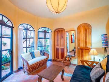 Casa Animas, Inmueble Versátil: Ideal para Residencia o Inversión Comercial