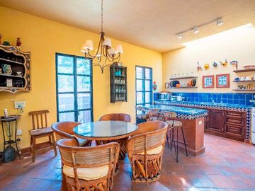 Casa Animas, Inmueble Versátil: Ideal para Residencia o Inversión Comercial