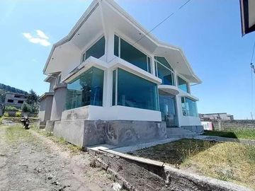AMPLIA CASA EN CONOCOTO – VENTA O ARRIENDO - 1200m2 TERRENO