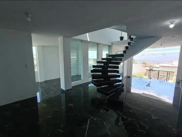 AMPLIA CASA EN CONOCOTO – VENTA O ARRIENDO - 1200m2 TERRENO
