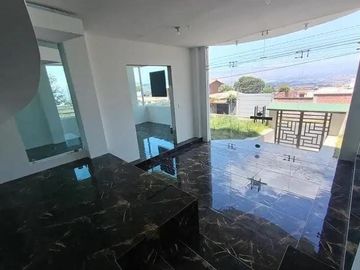 AMPLIA CASA EN CONOCOTO – VENTA O ARRIENDO - 1200m2 TERRENO