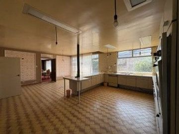 Casa en venta 4 recamaras enfrente del Colegio Americano en la Col. La Paz