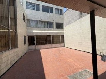 Casa en venta 4 recamaras enfrente del Colegio Americano en la Col. La Paz