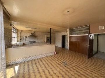 Casa en venta 4 recamaras enfrente del Colegio Americano en la Col. La Paz