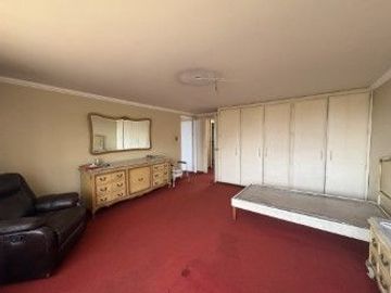 Casa en venta 4 recamaras enfrente del Colegio Americano en la Col. La Paz