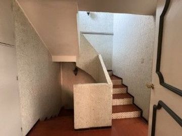 Casa en venta 4 recamaras enfrente del Colegio Americano en la Col. La Paz