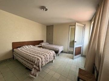 Casa en venta 4 recamaras enfrente del Colegio Americano en la Col. La Paz