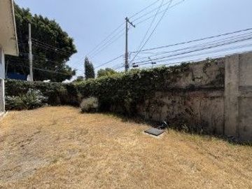 Casa en venta 4 recamaras enfrente del Colegio Americano en la Col. La Paz