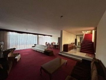 Casa en venta 4 recamaras enfrente del Colegio Americano en la Col. La Paz