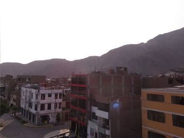 HOTEL 4 PISOS EN VENTA 153 M2 AV. CARAPONGO - LURIGANCHO