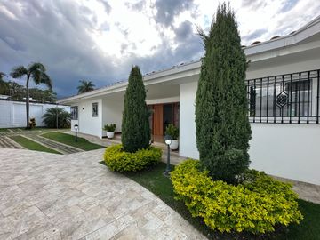 ¡Venta de espectacular Casa en Altos de Ciudad Jardín!