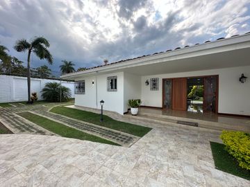 ¡Venta de espectacular Casa en Altos de Ciudad Jardín!