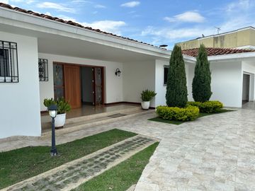 ¡Venta de espectacular Casa en Altos de Ciudad Jardín!