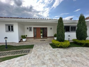 ¡Venta de espectacular Casa en Altos de Ciudad Jardín!