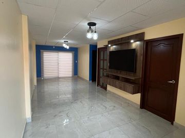 Casa remodelada en venta, Urb. La Joya - La Aurora